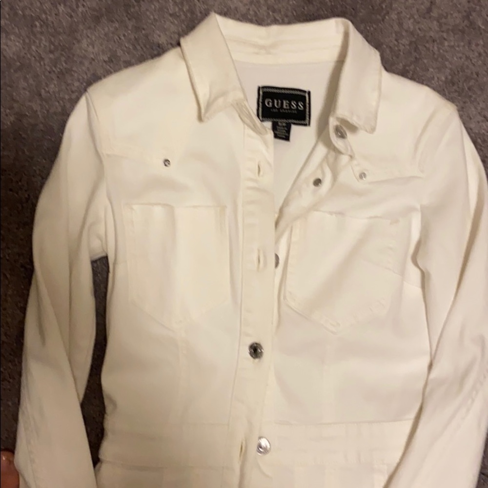 Guess white jean jacket 😊🤩